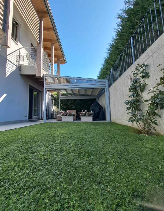 Pergola Tetto Inclinato con Accessori